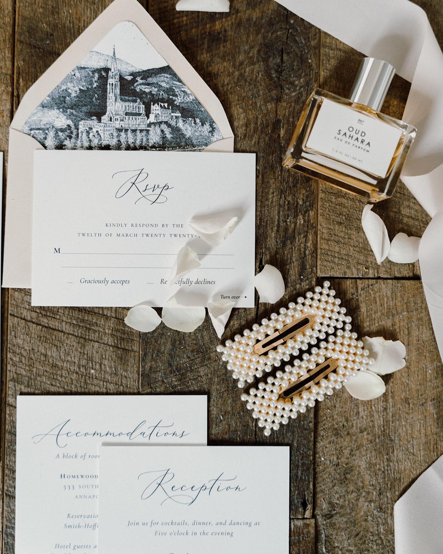 This is your reminder to put all your wedding details in a box the night before! Aside from the typical invitation suite and jewelry, here are some of my favorite flatlay additions I&rsquo;ve seen: 

- hair accessories
- perfume / cologne 
- vow book