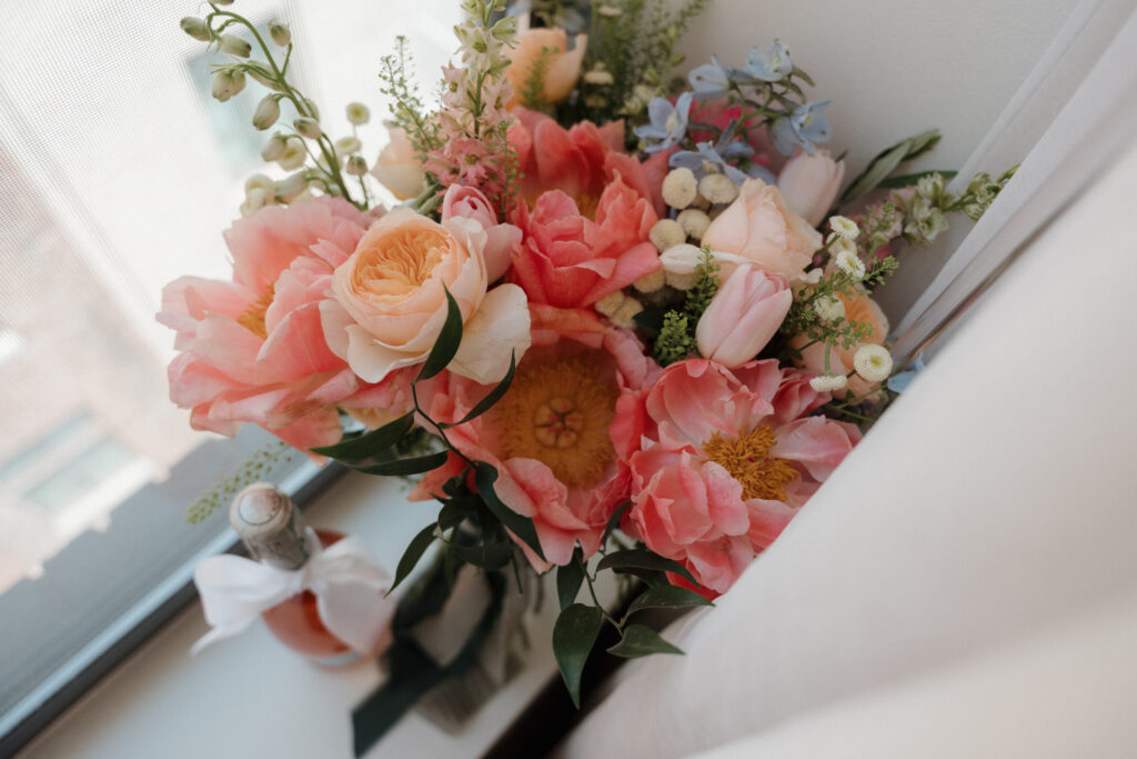 Phoenix wedding photographer captures intricate Catholic wedding details with a luxury touch